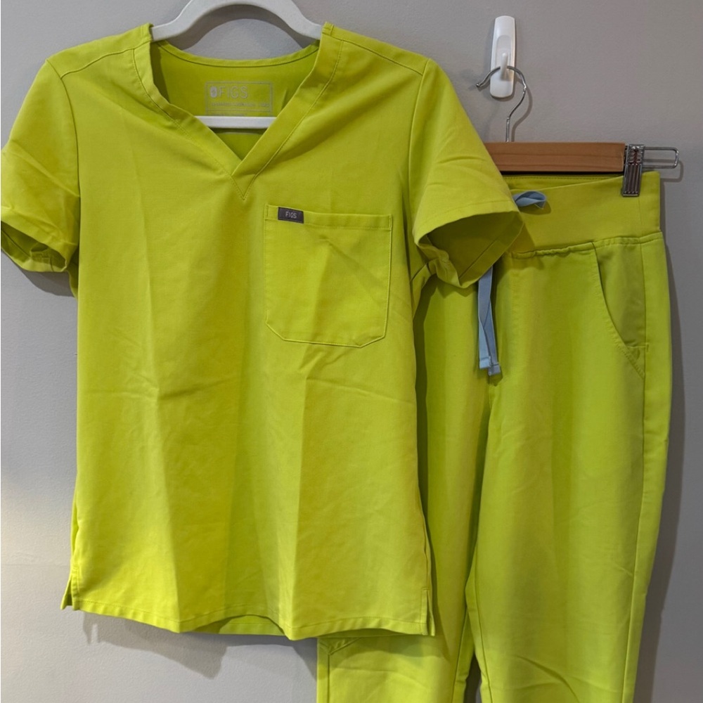 figs set citrine catarina top & zamora joggers xxs.